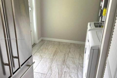 Casa en alquiler en Lehigh Acres, Florida, 3 dormitorios, 138.33 m2 № 1983776 - foto 4