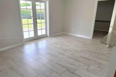 Casa en alquiler en Lehigh Acres, Florida, 3 dormitorios, 138.33 m2 № 1983776 - foto 5