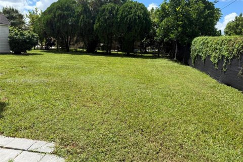 Casa en alquiler en Lehigh Acres, Florida, 3 dormitorios, 138.33 m2 № 1983776 - foto 13