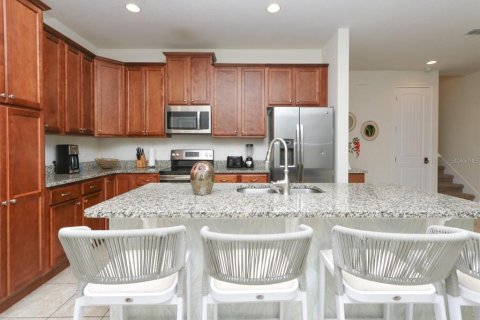 Casa en venta en Kissimmee, Florida, 8 dormitorios, 316.98 m2 № 2383886 - foto 3