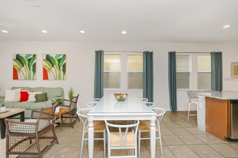 Casa en venta en Kissimmee, Florida, 8 dormitorios, 316.98 m2 № 2383886 - foto 5