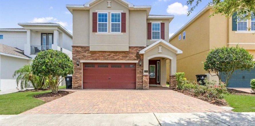 Casa en Kissimmee, Florida 8 dormitorios, 316.98 m2 № 2383886