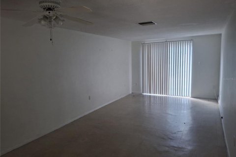 Apartment in New Port Richey, Florida 2 bedrooms, 55.74 sq.m. № 2238896 - photo 2