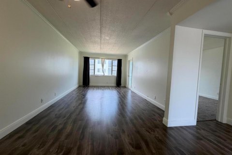 Condo in West Palm Beach, Florida, 1 bedroom № 2177004 - photo 15