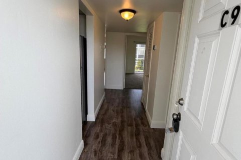 Condo in West Palm Beach, Florida, 1 bedroom № 2177004 - photo 12