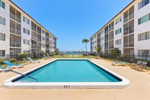 Condo in West Palm Beach, Florida, 1 bedroom № 2177004 - photo 5