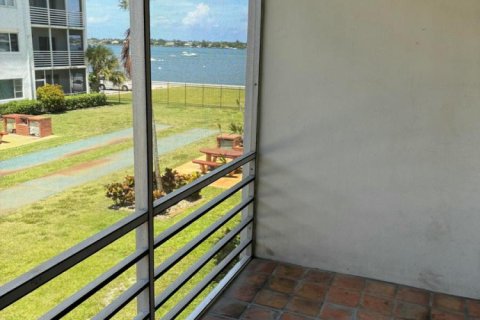 Condo in West Palm Beach, Florida, 1 bedroom  № 2177004