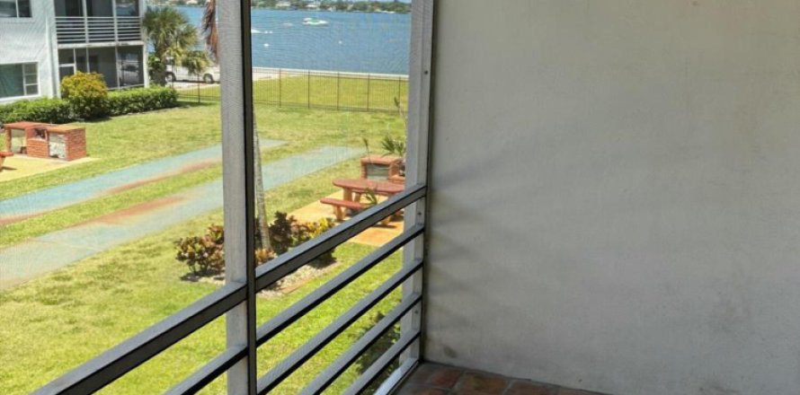 Condo in West Palm Beach, Florida, 1 bedroom № 2177004