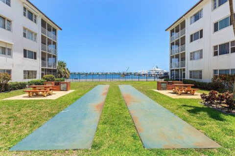 Condo in West Palm Beach, Florida, 1 bedroom № 2177004 - photo 8
