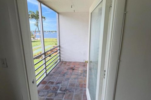 Condo in West Palm Beach, Florida, 1 bedroom № 2177004 - photo 17