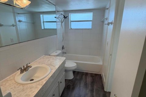 Condo in West Palm Beach, Florida, 1 bedroom № 2177004 - photo 11