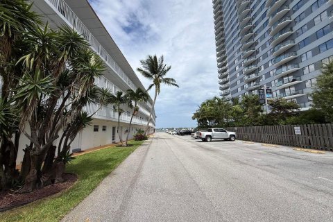 Condo in West Palm Beach, Florida, 1 bedroom № 2177004 - photo 4