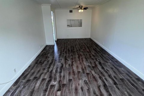 Condo in West Palm Beach, Florida, 1 bedroom № 2177004 - photo 18