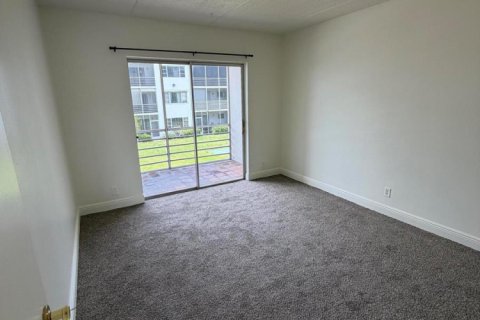Condo in West Palm Beach, Florida, 1 bedroom № 2177004 - photo 14