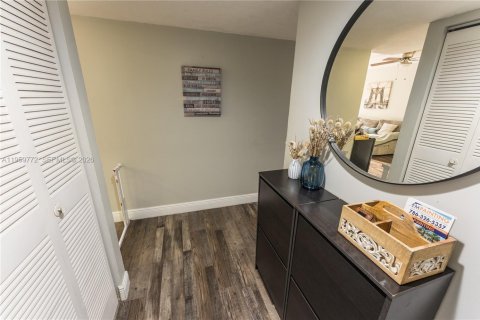 Купить кондоминиум в Майами, Флорида 3 спальни, 107.02м2, № 2019989 - фото 11