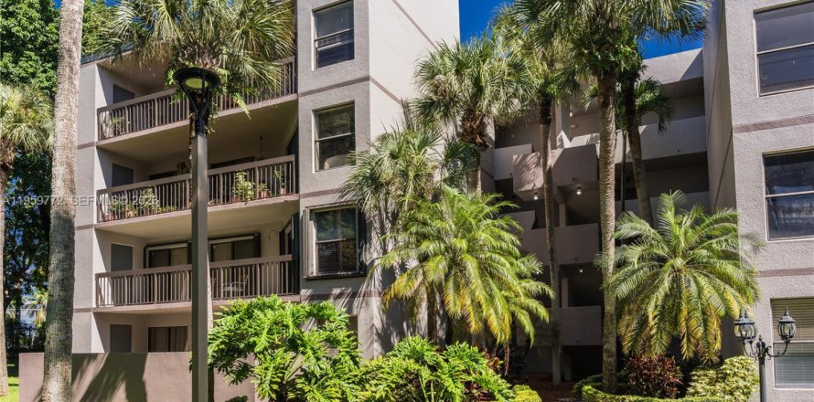 Кондоминиум с 3 спальнями в Майами, Флорида № 2019989