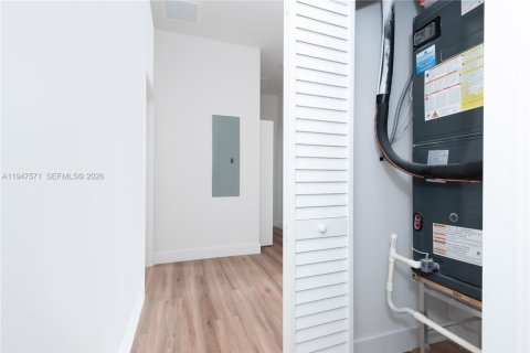 Casa en venta en Miami, Florida, 3 dormitorios № 2003697 - foto 30