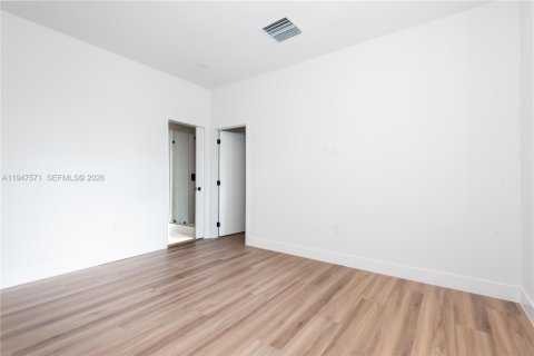Casa en venta en Miami, Florida, 3 dormitorios № 2003697 - foto 28