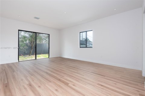 Casa en venta en Miami, Florida, 3 dormitorios № 2003697 - foto 14