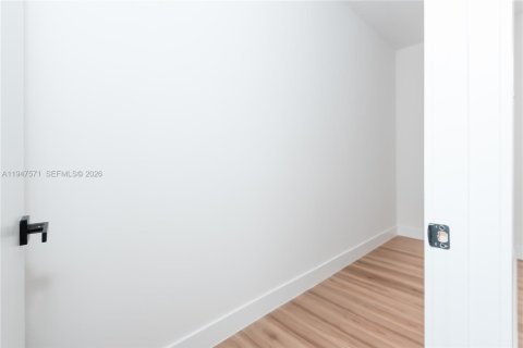 Casa en venta en Miami, Florida, 3 dormitorios № 2003697 - foto 29