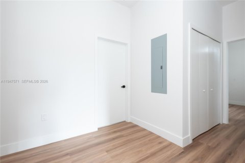 Casa en venta en Miami, Florida, 3 dormitorios № 2003697 - foto 17