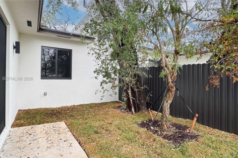 Casa en venta en Miami, Florida, 3 dormitorios № 2003697 - foto 4