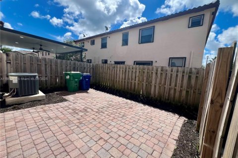 Townhouse in Miami, Florida 3 bedrooms, 169.27 sq.m. № 1942216 - photo 16