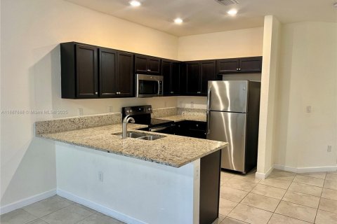 Townhouse in Miami, Florida 3 bedrooms, 169.27 sq.m. № 1942216 - photo 9