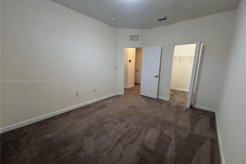 Townhouse in Miami, Florida 3 bedrooms, 169.27 sq.m. № 1942216 - photo 26