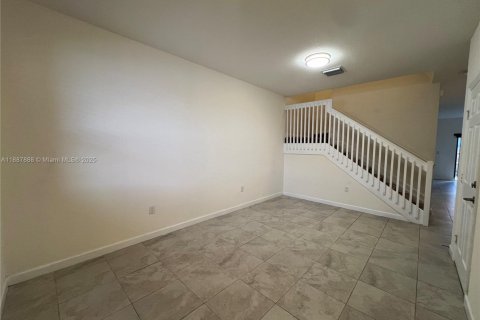 Touwnhouse à louer à Miami, Floride: 3 chambres, 169.27 m2 № 1942216 - photo 3