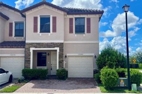 Townhouse in Miami, Florida 3 bedrooms, 169.27 sq.m. № 1942216 - photo 1