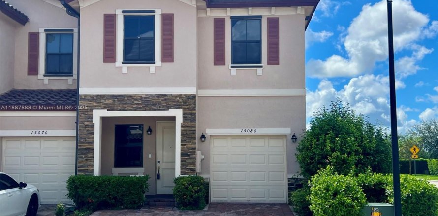 Townhouse in Miami, Florida 3 bedrooms, 169.27 sq.m. № 1942216