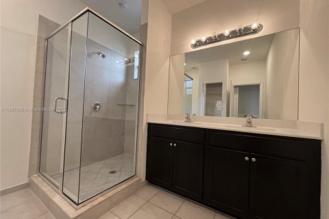 Townhouse in Miami, Florida 3 bedrooms, 169.27 sq.m. № 1942216 - photo 21