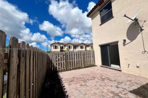 Townhouse in Miami, Florida 3 bedrooms, 169.27 sq.m. № 1942216 - photo 17