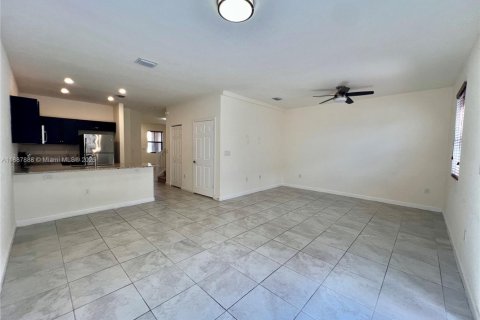 Touwnhouse à louer à Miami, Floride: 3 chambres, 169.27 m2 № 1942216 - photo 12