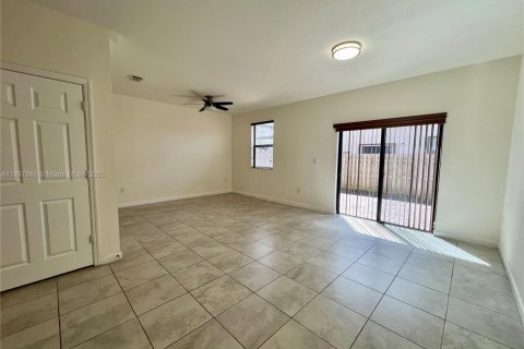 Townhouse in Miami, Florida 3 bedrooms, 169.27 sq.m. № 1942216 - photo 11