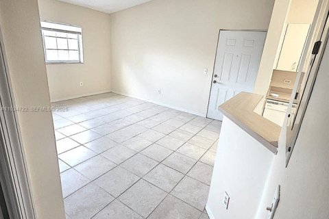 Condominio en alquiler en Hollywood, Florida, 1 dormitorio, 61.22 m2 № 1993009 - foto 4