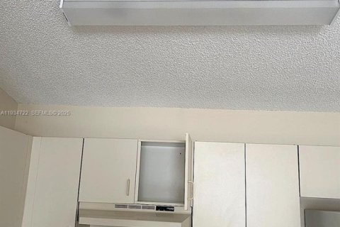 Condominio en alquiler en Hollywood, Florida, 1 dormitorio, 61.22 m2 № 1993009 - foto 12