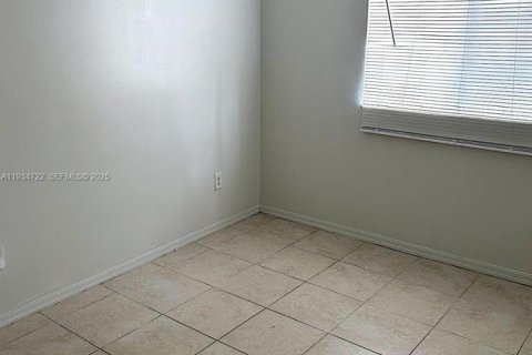 Condominio en alquiler en Hollywood, Florida, 1 dormitorio, 61.22 m2 № 1993009 - foto 3