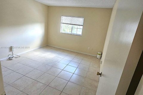 Condominio en alquiler en Hollywood, Florida, 1 dormitorio, 61.22 m2 № 1993009 - foto 5