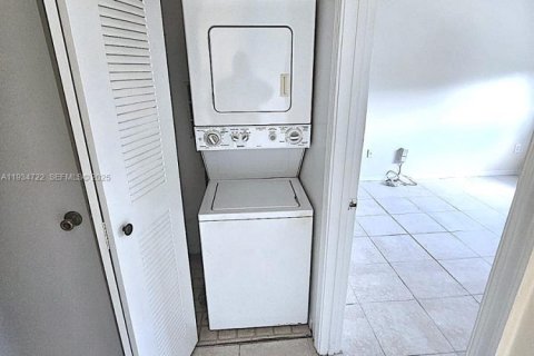 Condominio en alquiler en Hollywood, Florida, 1 dormitorio, 61.22 m2 № 1993009 - foto 22