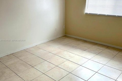 Condominio en alquiler en Hollywood, Florida, 1 dormitorio, 61.22 m2 № 1993009 - foto 6