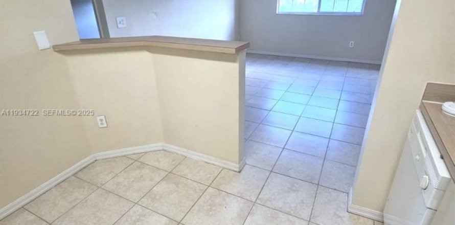 Condominio en Hollywood, Florida, 1 dormitorio  № 1993009