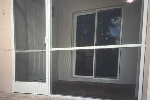 Apartment in Sunrise, Florida 2 bedrooms, 89.74 sq.m. № 2002648 - photo 12