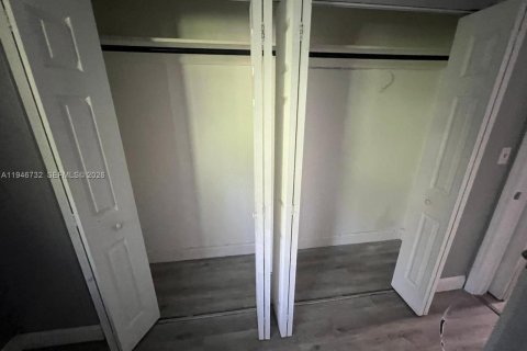 Apartment in Sunrise, Florida 2 bedrooms, 89.74 sq.m. № 2002648 - photo 10