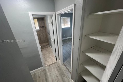 Apartment in Sunrise, Florida 2 bedrooms, 89.74 sq.m. № 2002648 - photo 5