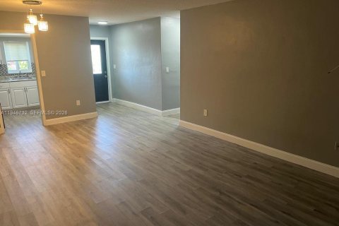 Apartment in Sunrise, Florida 2 bedrooms, 89.74 sq.m. № 2002648 - photo 2