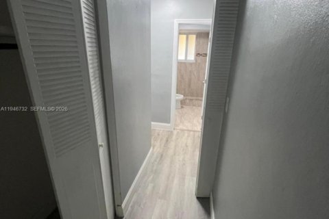 Apartment in Sunrise, Florida 2 bedrooms, 89.74 sq.m. № 2002648 - photo 11