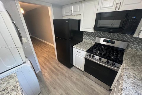 Apartment in Sunrise, Florida 2 bedrooms, 89.74 sq.m. № 2002648 - photo 8