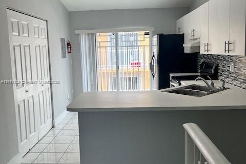 Condo in Hialeah, Florida, 2 bedrooms № 1969321 - photo 1
